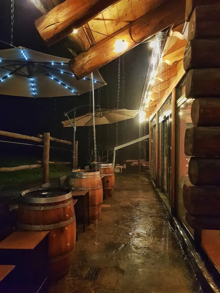 Area Col tzecore restaurant in Emarese