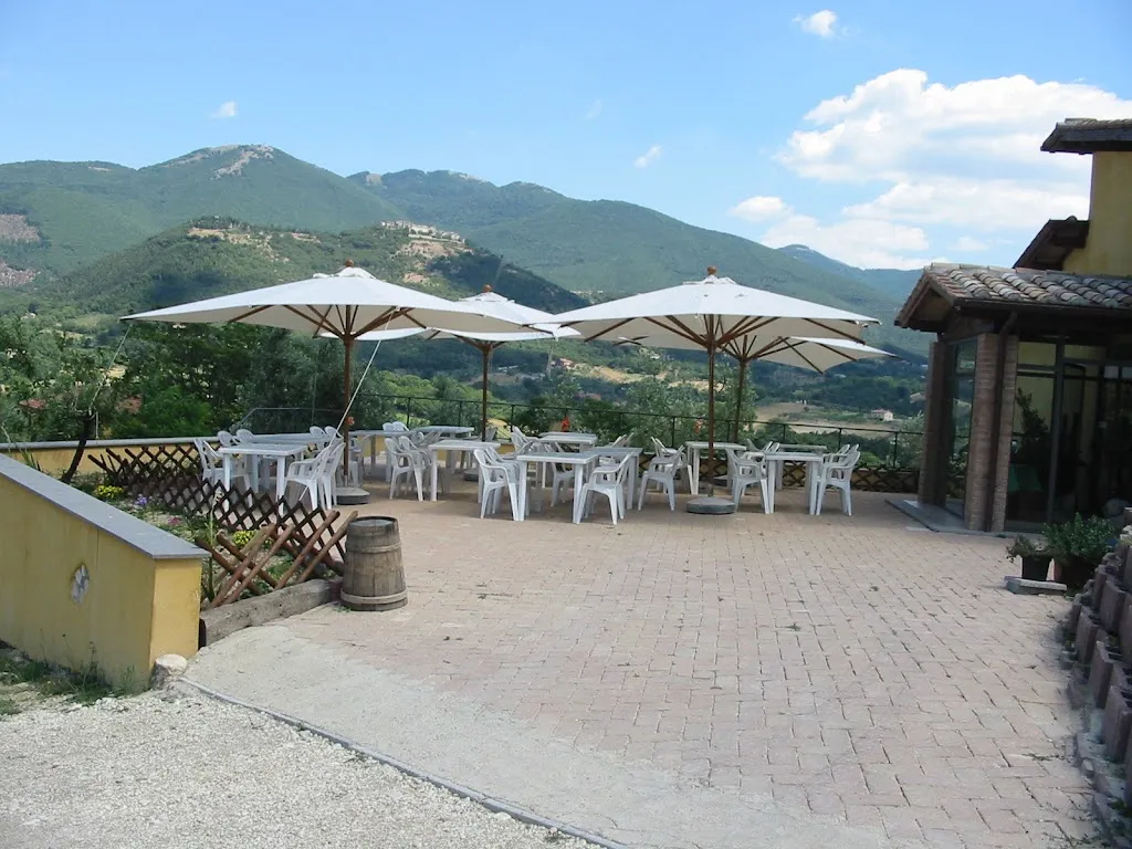 Agriturismo Le Colline restaurant in Vacone