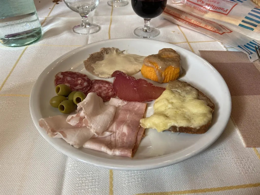 Albergo Ristorante Lo Saros_Emarese_slider_image_2