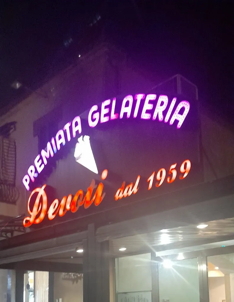 Mascia Micheli_Bar Devoti_Valentano_review