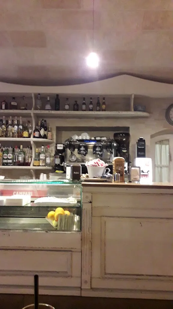 Gianluigi Giambra_Bar Centrale_Vasanello_review