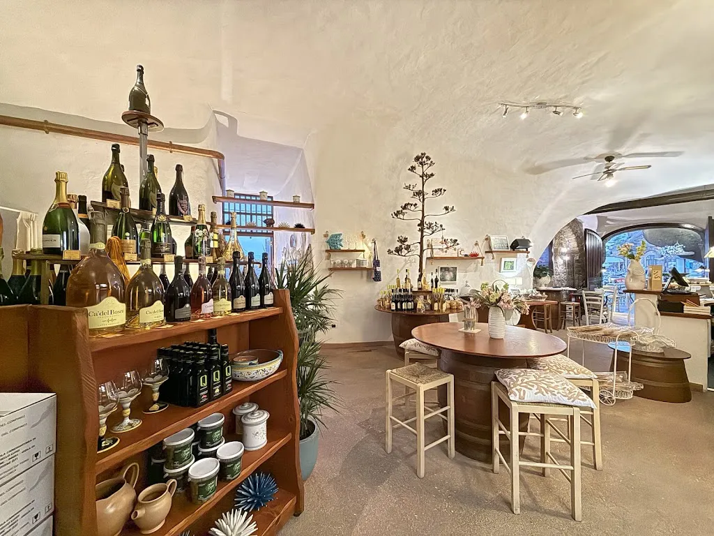 Un Mare Di Sapori Di Musella Giuseppina & C restaurant in Ventotene