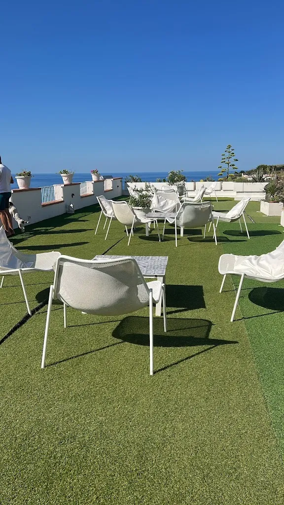 Laura Fiume_Hotel Borgo Cacciatori_Ventotene_review