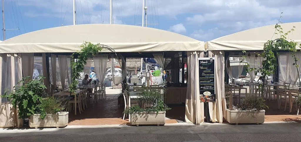 Ristorante Bar Portovecchio restaurant in Ventotene