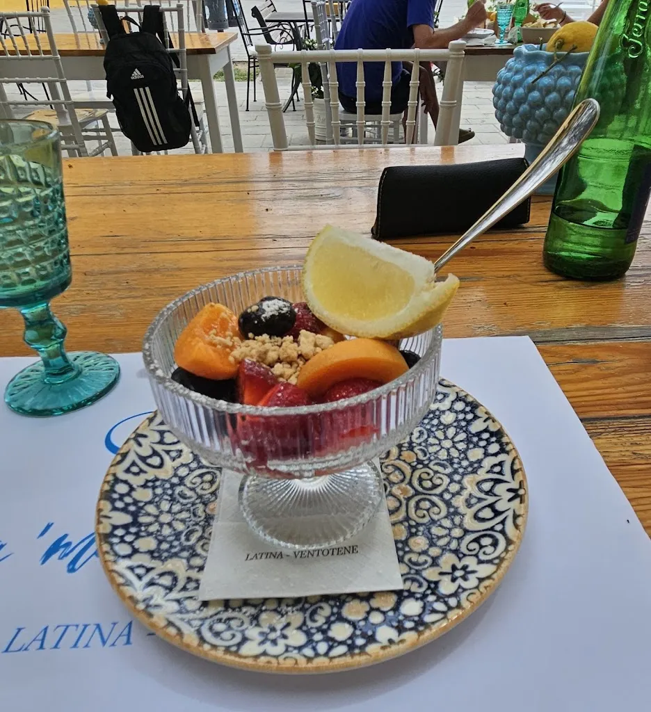 Raffaele Romano_Zi' Amalia Cifra a Mare_Ventotene_review