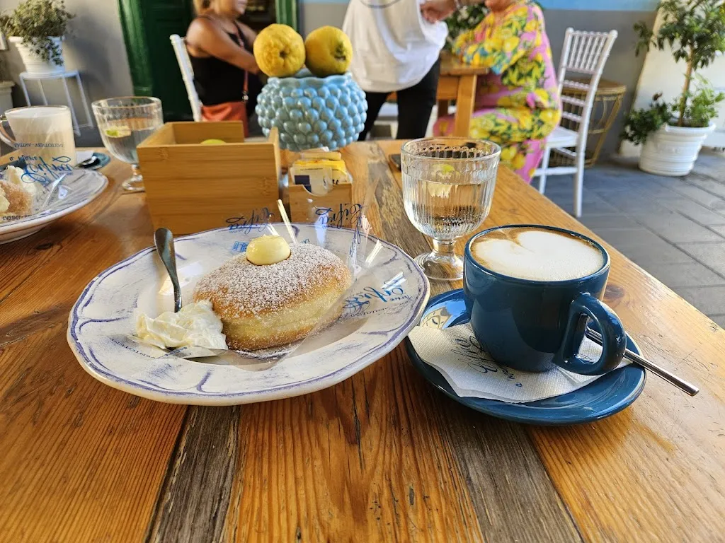 Zi' Amalia Cifra a Mare restaurant in Ventotene