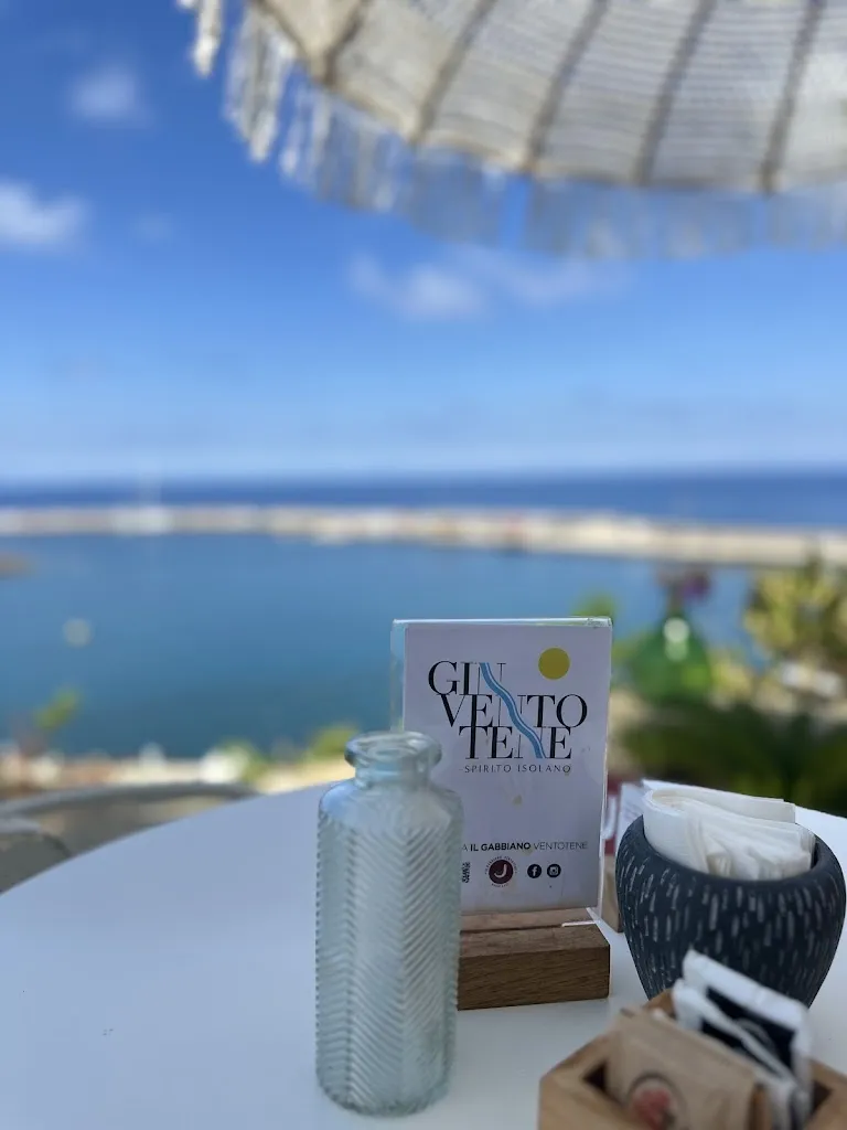 Nour Elaraby_Il Gabbiano Ventotene - Music Cafe_Ventotene_review