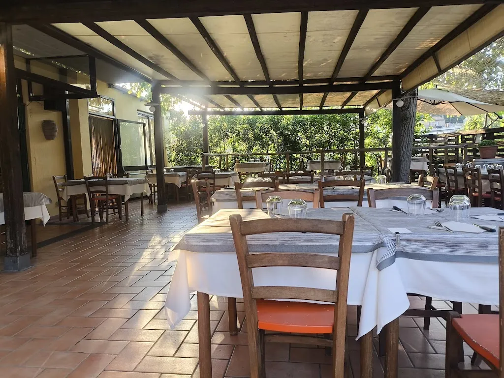 Trattoria Pizzeria "da Peppone" restaurant in Villa San Giovanni in Tuscia