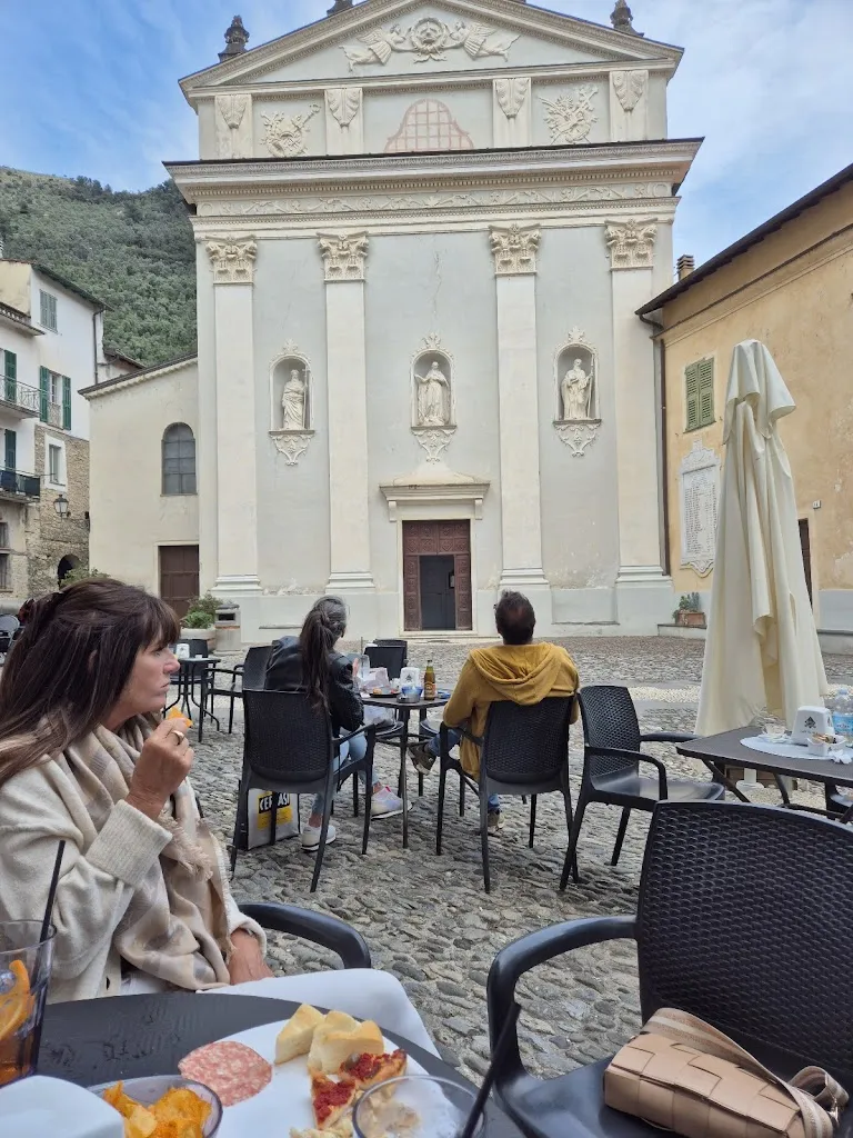 Lesley Conway_Happy Days Bar_Airole_review