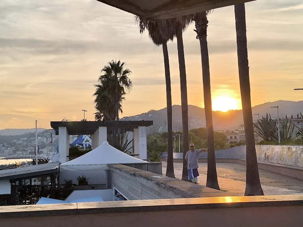 T SJ_L'Ultima Spiaggia_Albisola Superiore_review