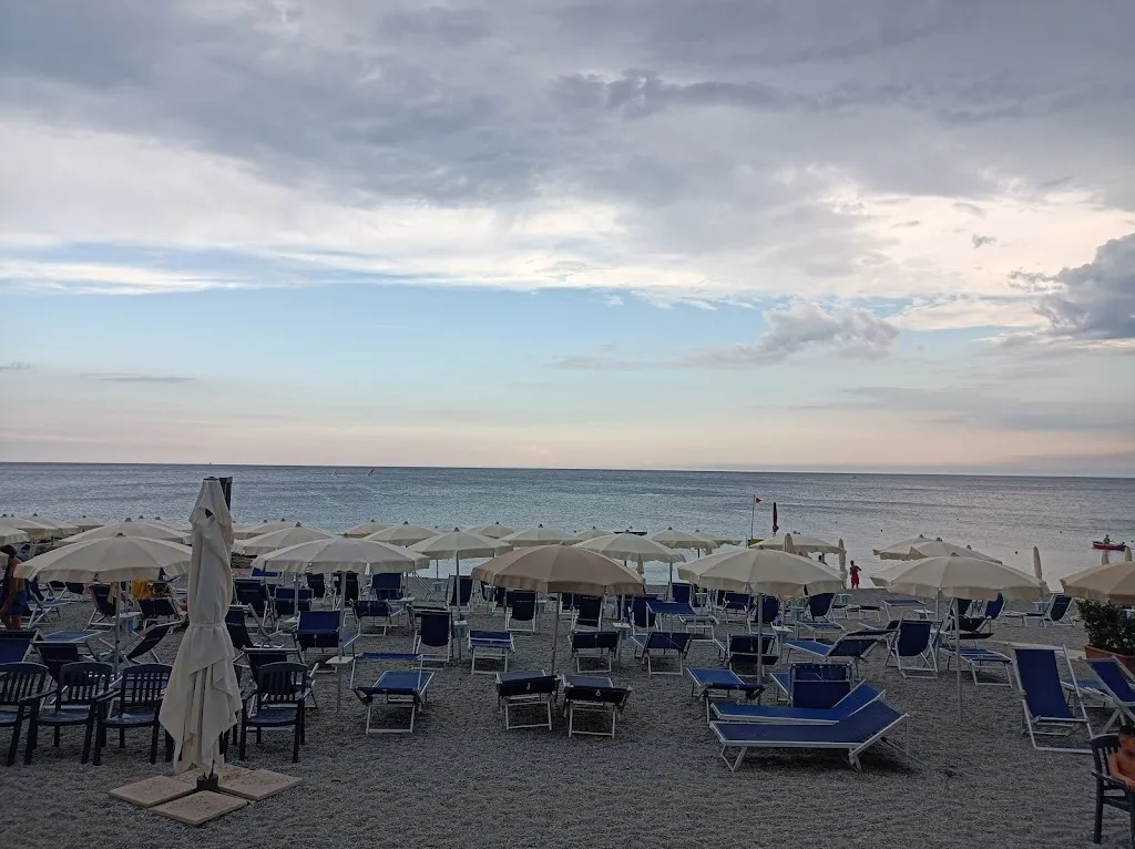 channels_Bagni Pescetto_Albisola Superiore_review