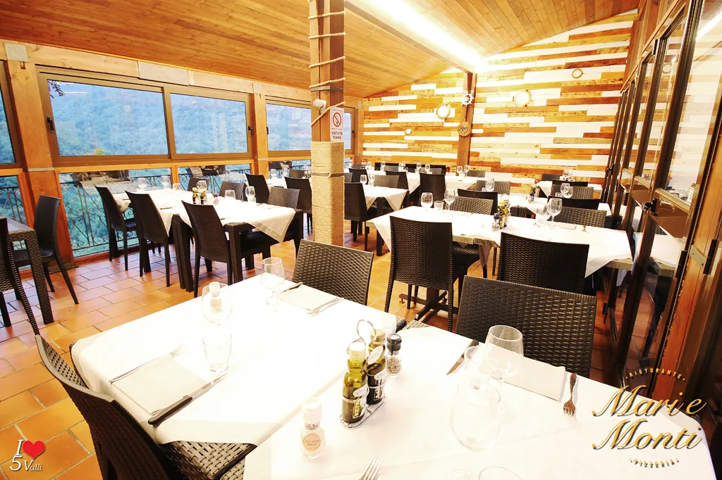 Mari & Monti Pizzeria Restaurant_Apricale_slider_image_1