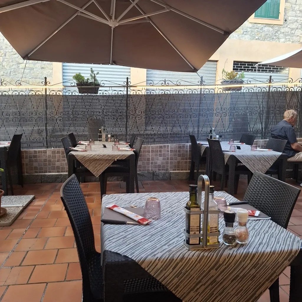 Mari & Monti Pizzeria Restaurant_Apricale_slider_image_2