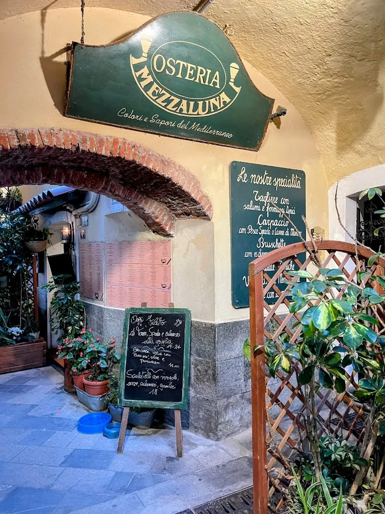 Osteria Mezzaluna restaurant in Alassio