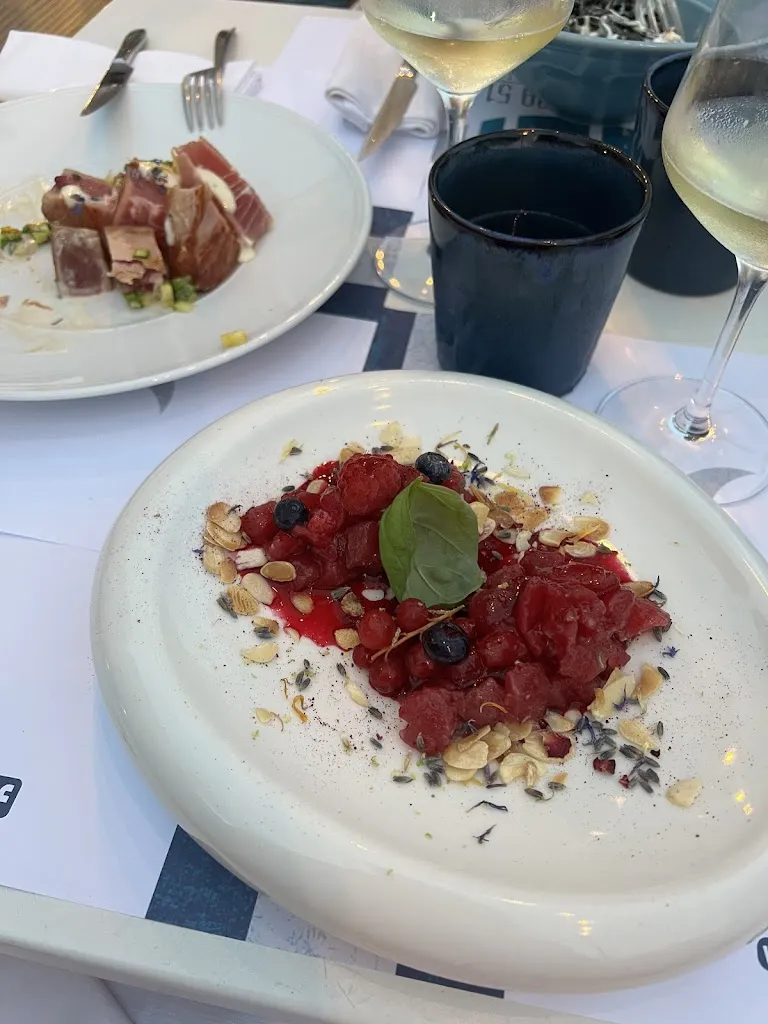 Sofia Ilina_Banchina 51_Alassio_review