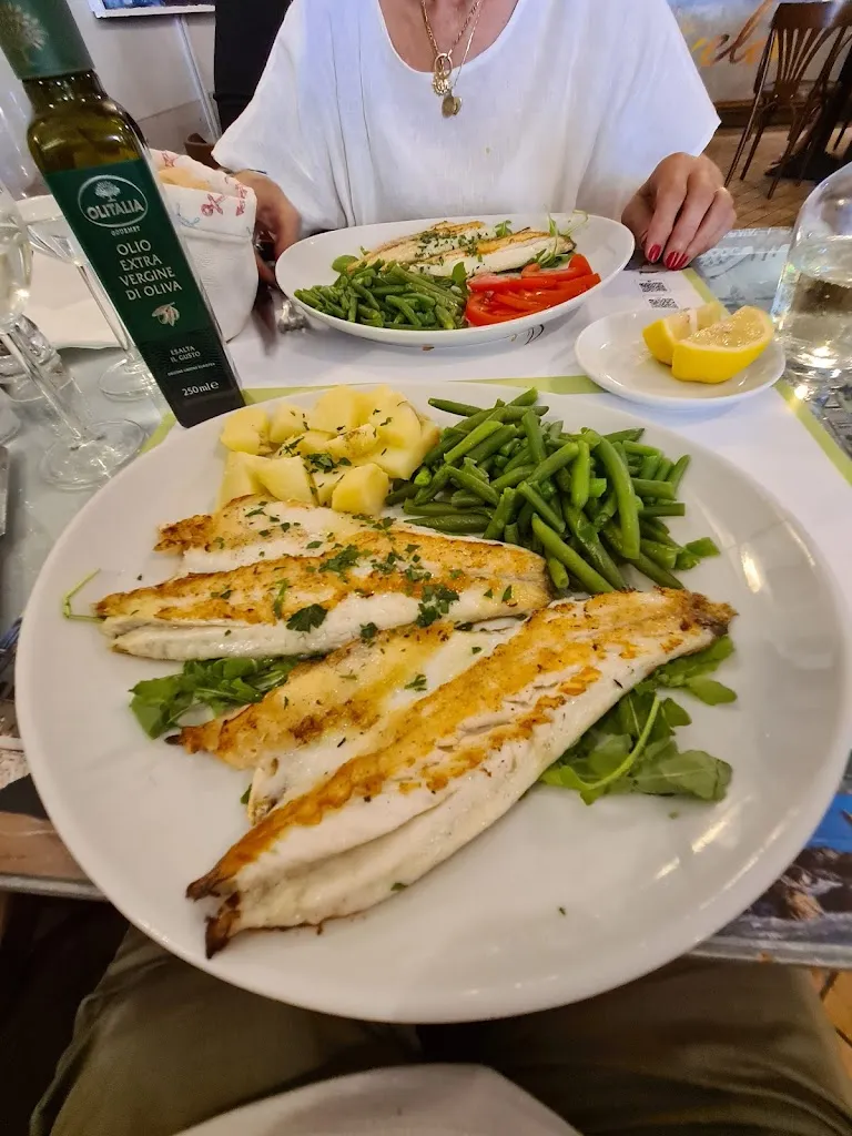 Raymond Lee_La Vela_Alassio_review