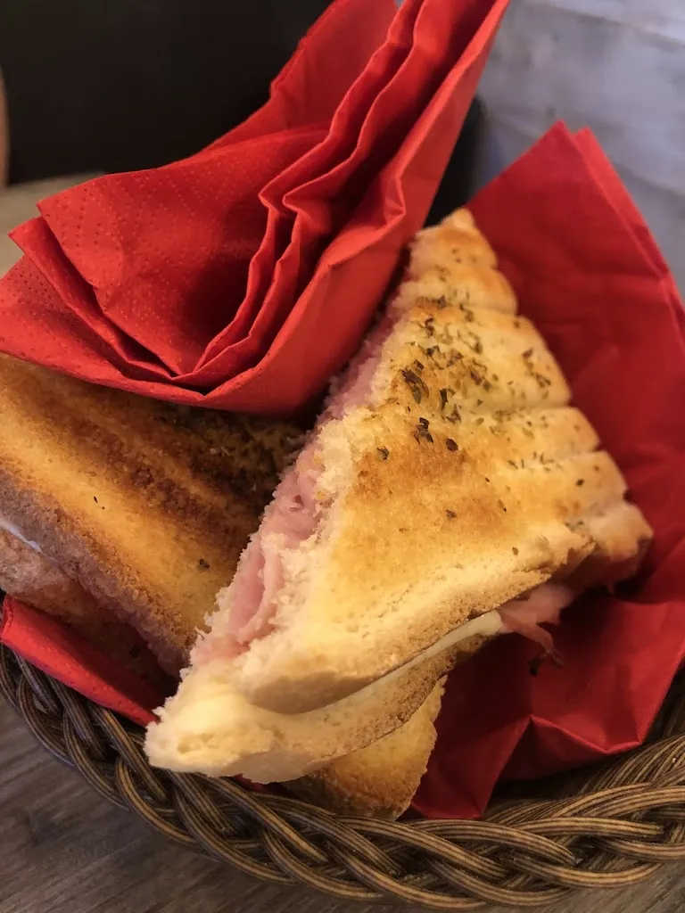 Jocelyne fresia_Marconi 35 Bar Bistrot_Alassio_review