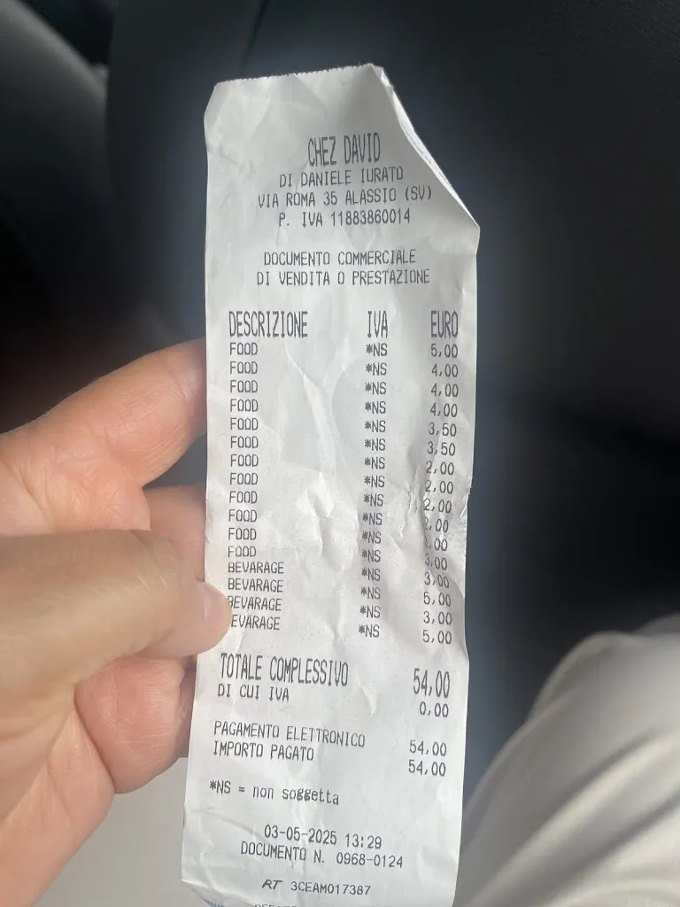 Sara Annibaletti_Chez David pizzeria street food_Alassio_review