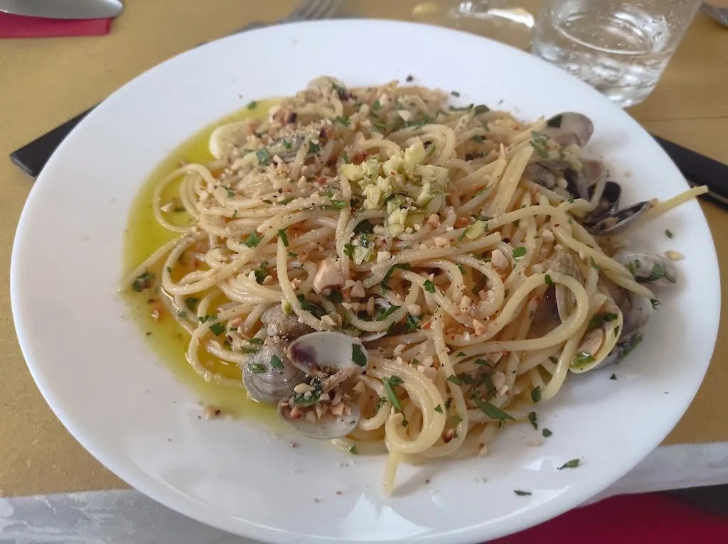 Emilia Bianchi_Circolo ARCI Guernica_Arcola_review