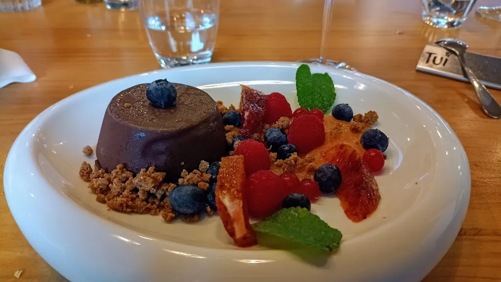 Justin O'connor_Tui Bistrot, Cocktail & Bed_Arenzano_review