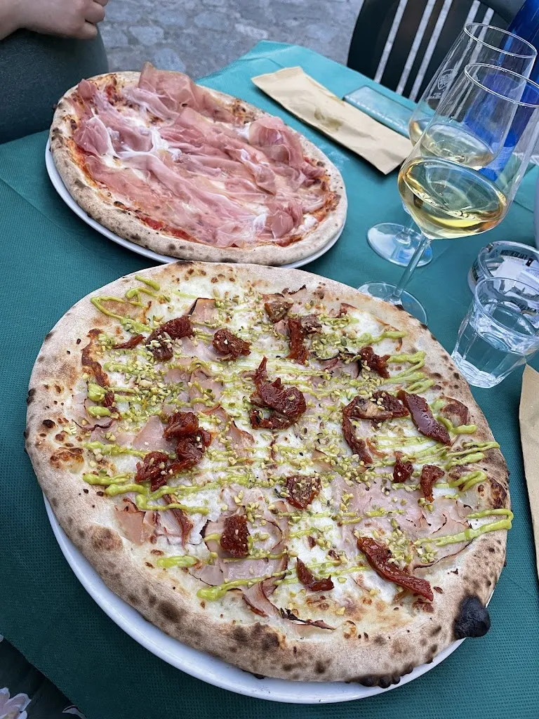 Brigi Gyorgy_Bar Lago Tana “dalla Pola”_Arenzano_review