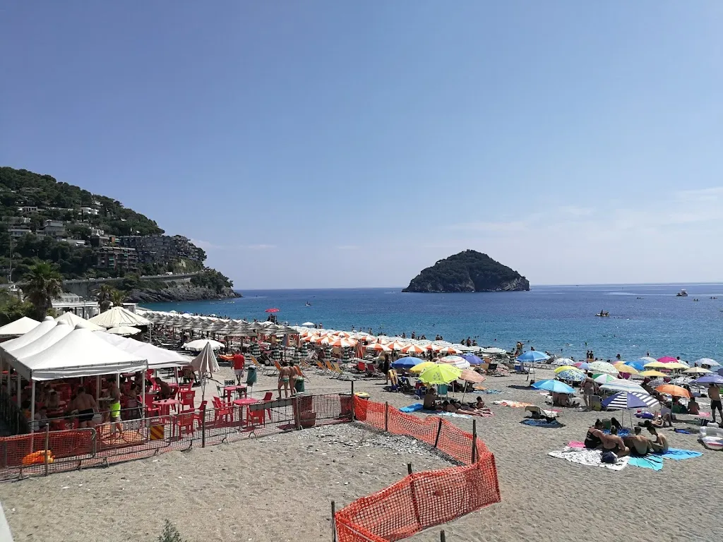 Spiaggia nel Blu_Bergeggi_slider_image_3