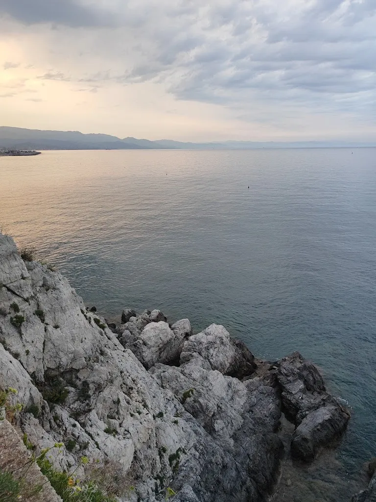 Yrand _Playa de Luna_Bergeggi_review