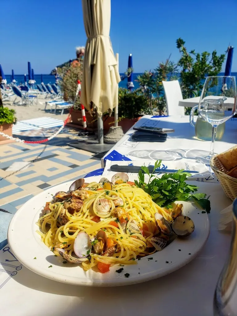 Kim B_Ristorante Cantinone mare_Bergeggi_recensione