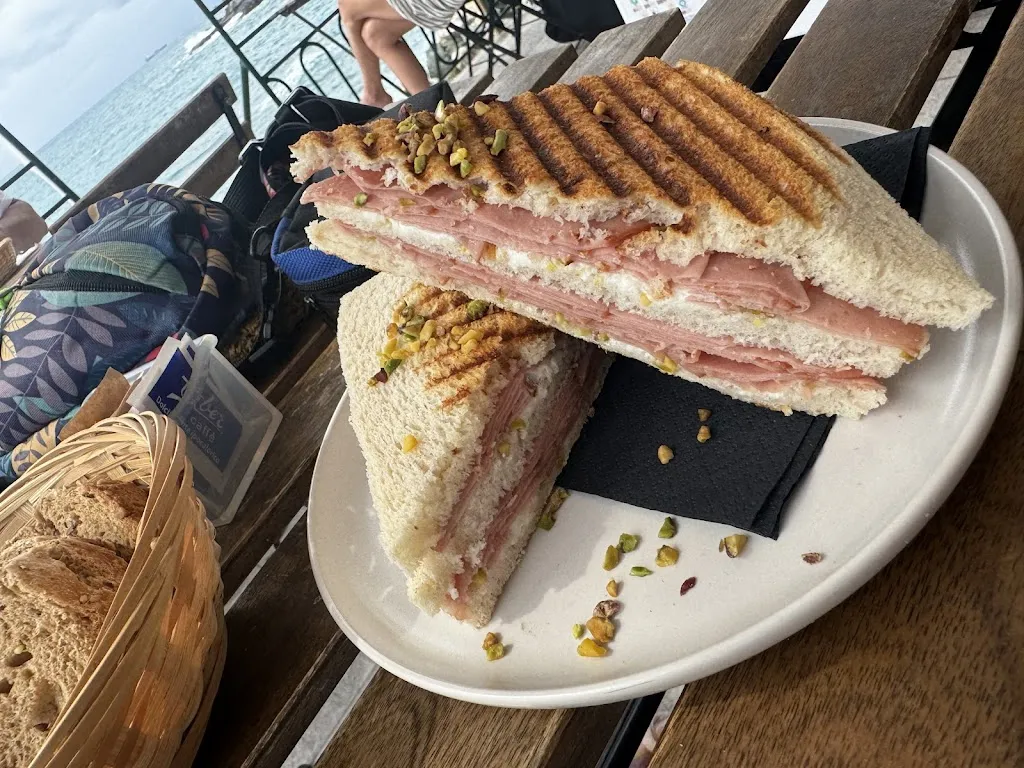 Molo restaurant in Bogliasco