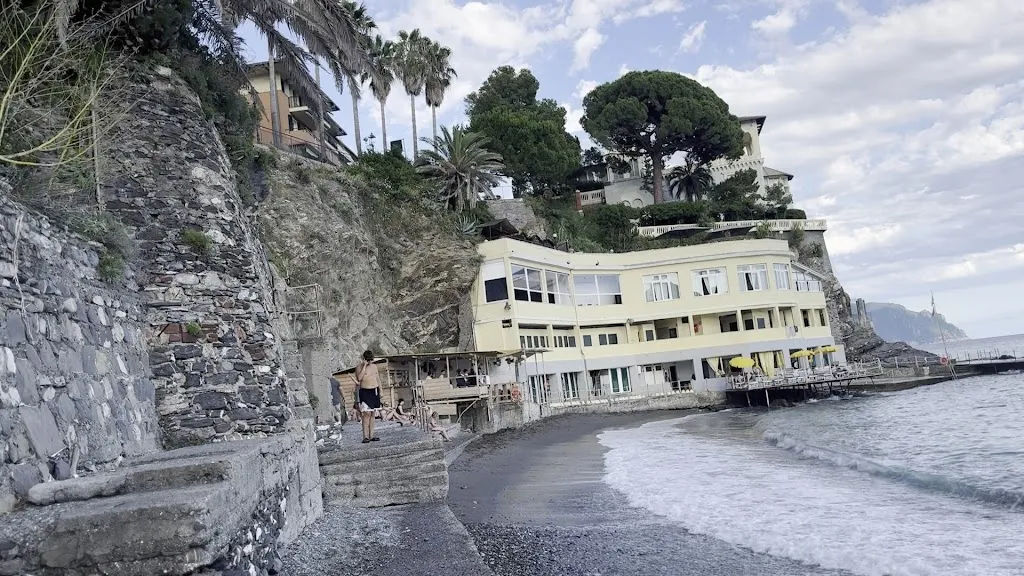 Mohamed Abdelmalek Balthazar Fradi_Maa Beach_Bogliasco_review