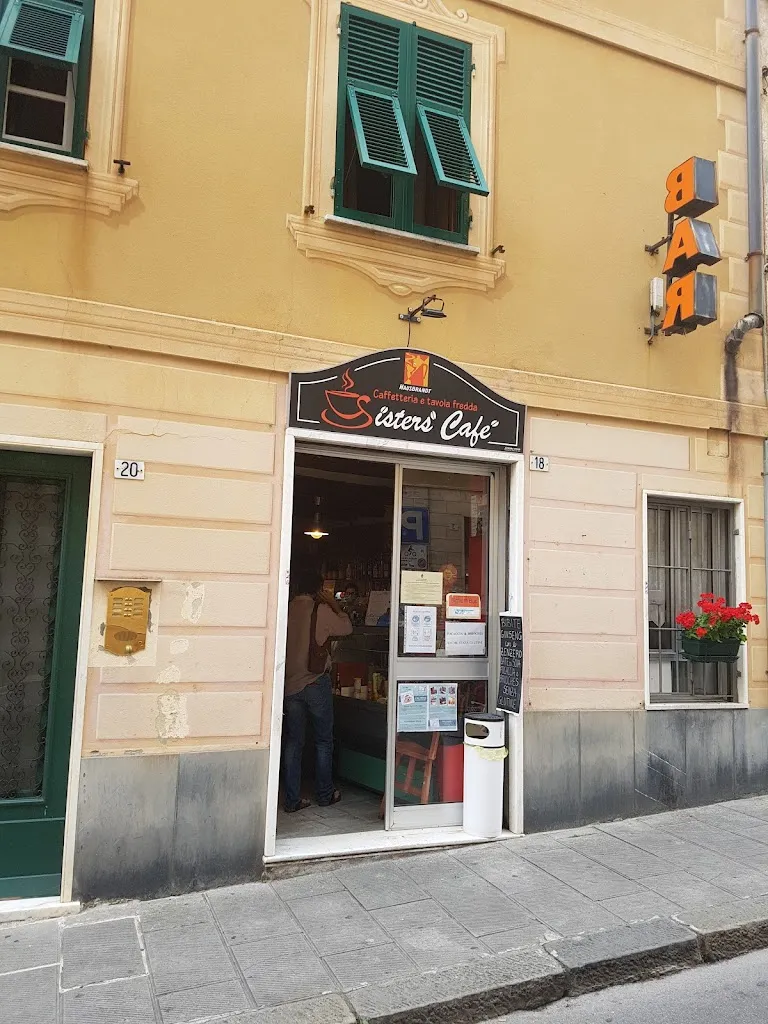 Petra Elzinga_Caffetteria e kebab della piazza_Bogliasco_review