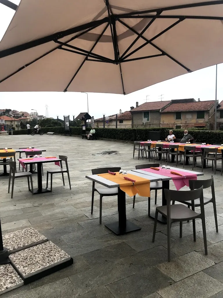 Lo Schiccherino restaurant in Boissano