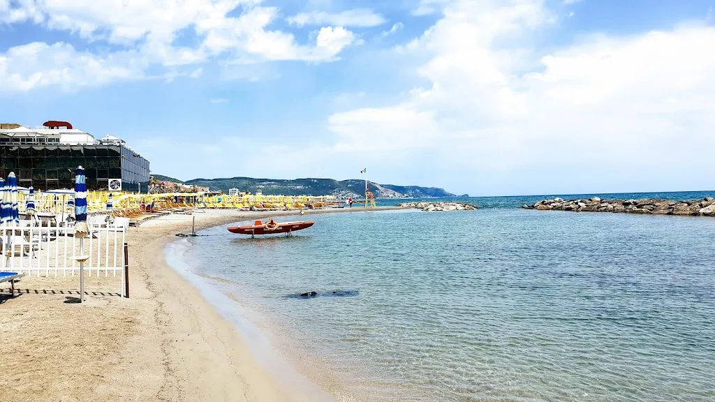 Alberto Carli_Tiki Beach_Boissano_recensione