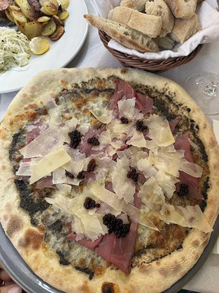 Hazel Flores_Torgglhaus_Bolano_review