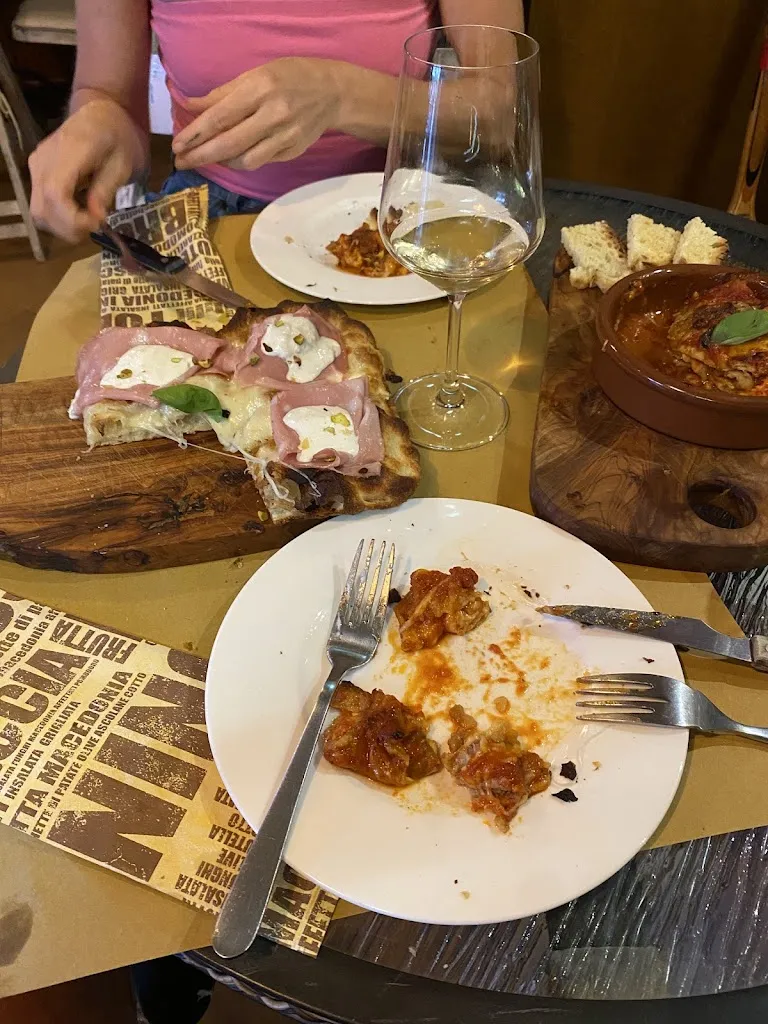 Tyler Ammerman_A Curnea_Bonassola_review