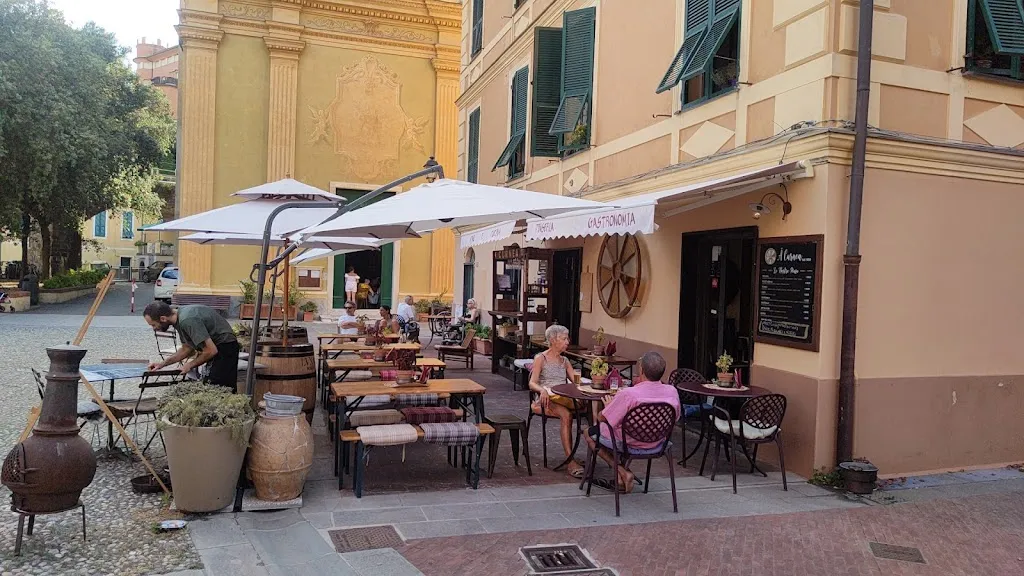 A Curnea restaurant in Bonassola