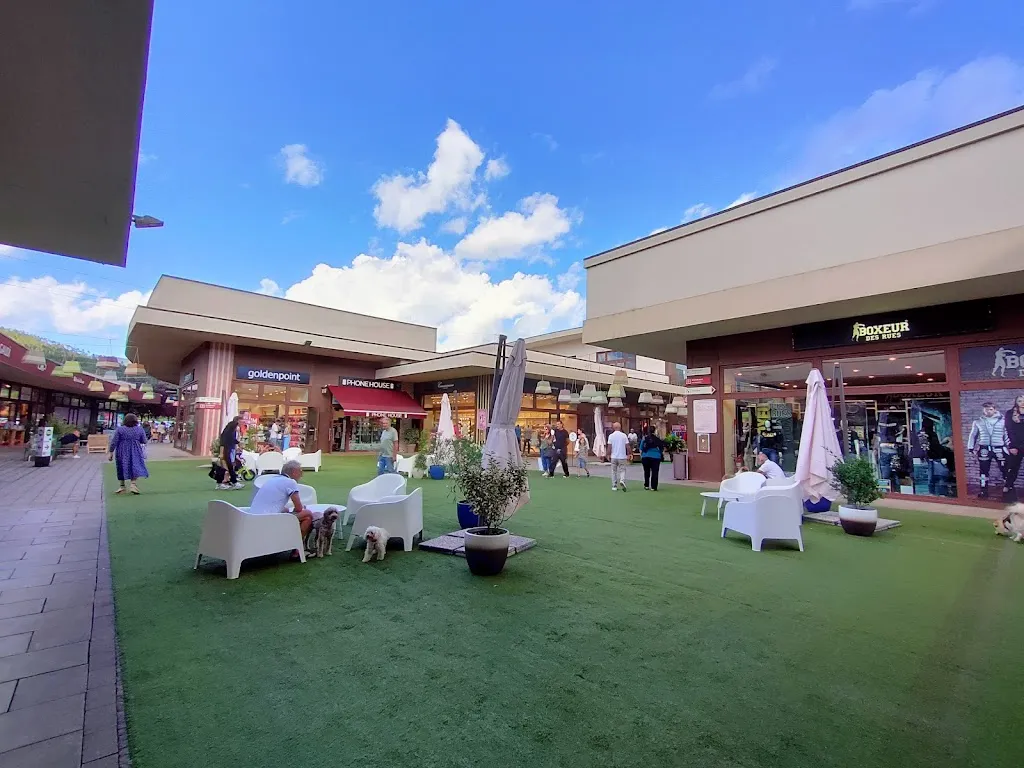 Brugnato 5Terre Outlet Village restaurant in Brugnato