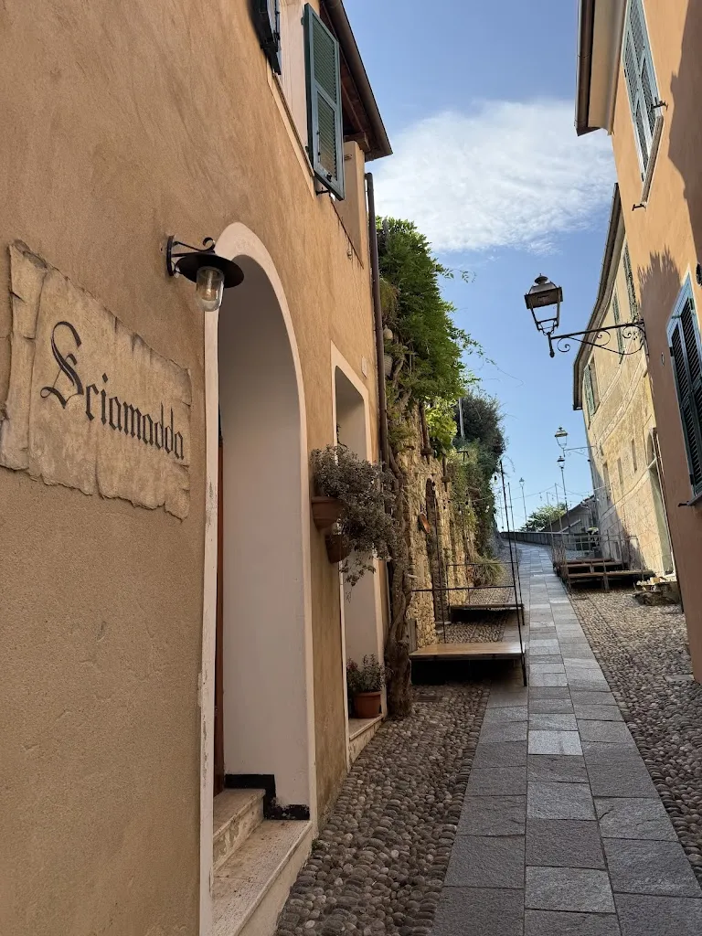 Isabella Benetti_Sciamadda_Calice Ligure_review