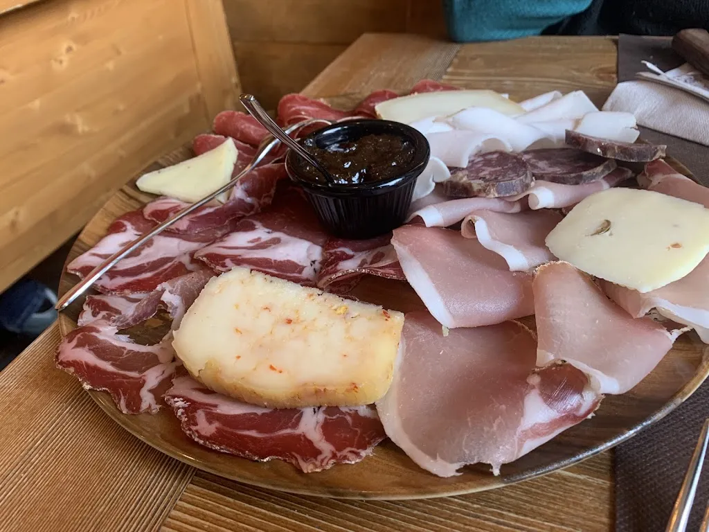 Bar Vineria Walser_Courmayeur_slider_image_2