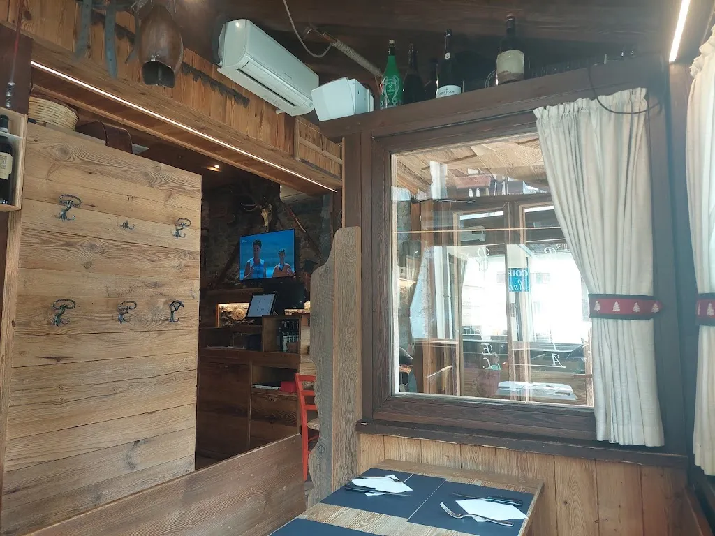 J Alarcon_Pizzeria Ristorante du Tunnel_Courmayeur_review