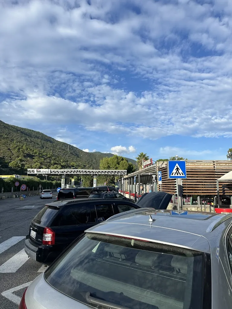 Byron Khan_Autogrill_Bordighera_review