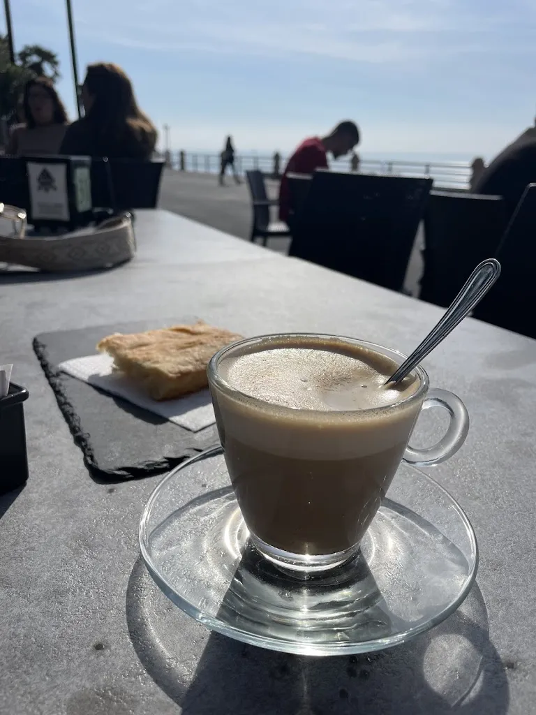 Geni Mermoud_Bar Atù_Bordighera_review