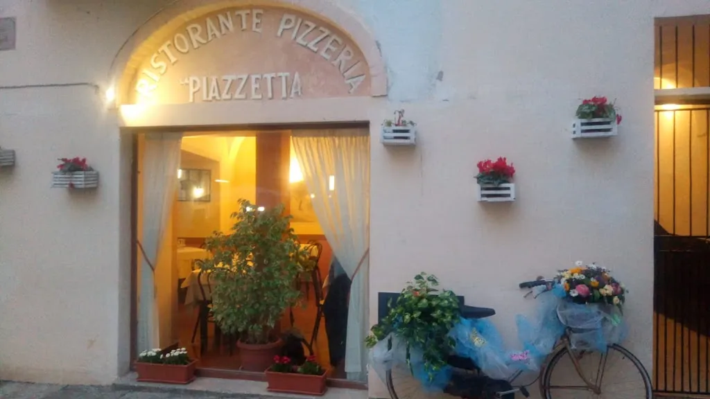Ristorante Pizzeria La Piazzetta Nuova gestione restaurant in Bordighera