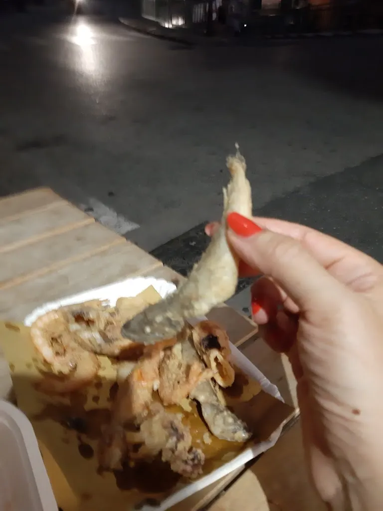 eva theodoridou_Semmu Friti_Camogli_review