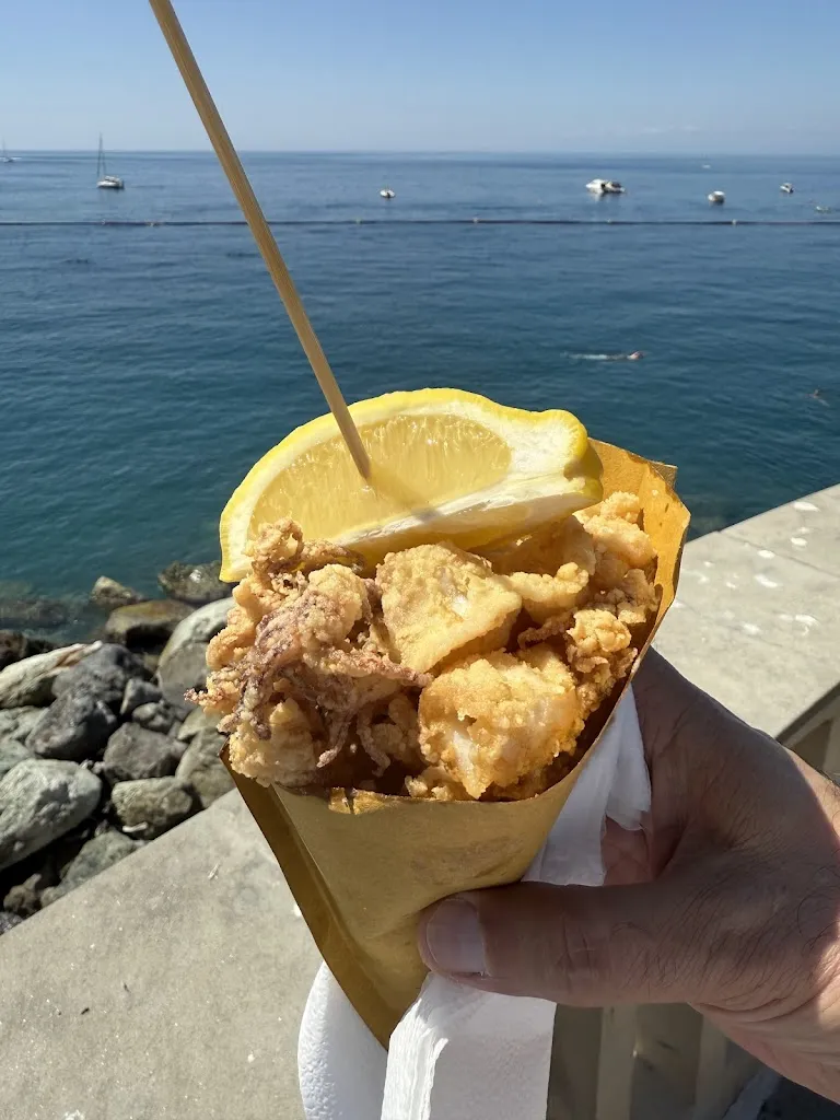 Khalid Al-Khalifa_Frittura Marina_Camogli_review