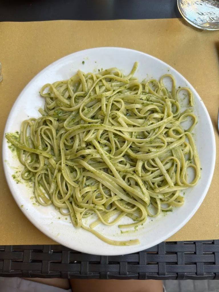 Tamara Popovic_Cafe Photo_Camogli_review