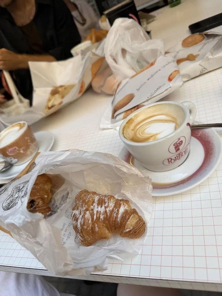 Alexandra Ștefănescu_Cafe Photo_Camogli_review