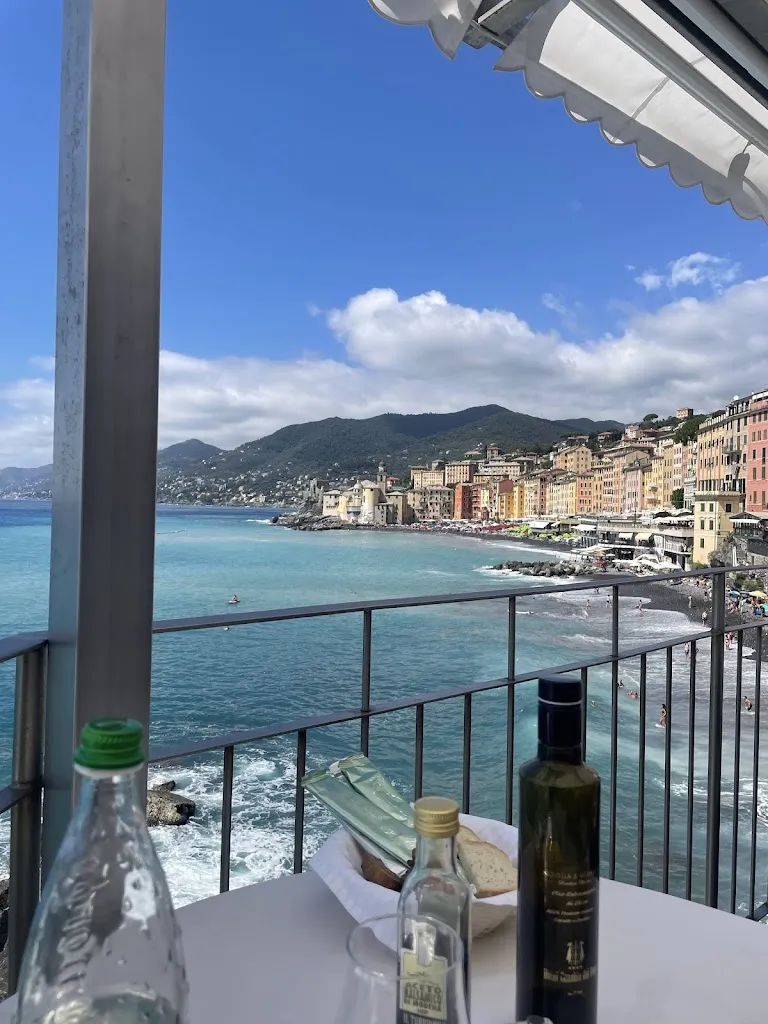 Kenza Leroy_La Playa_Camogli_review