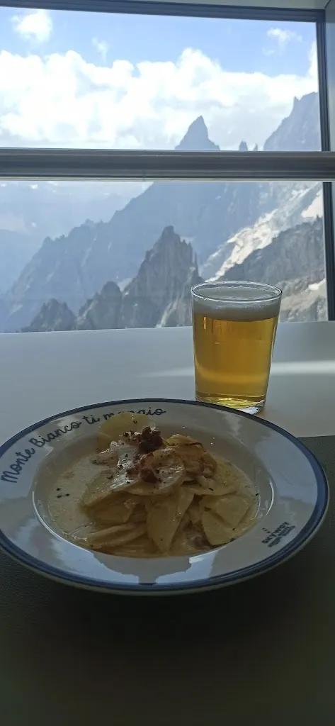 Luca Scia_Kartell Bistrot Panoramic_Courmayeur_review