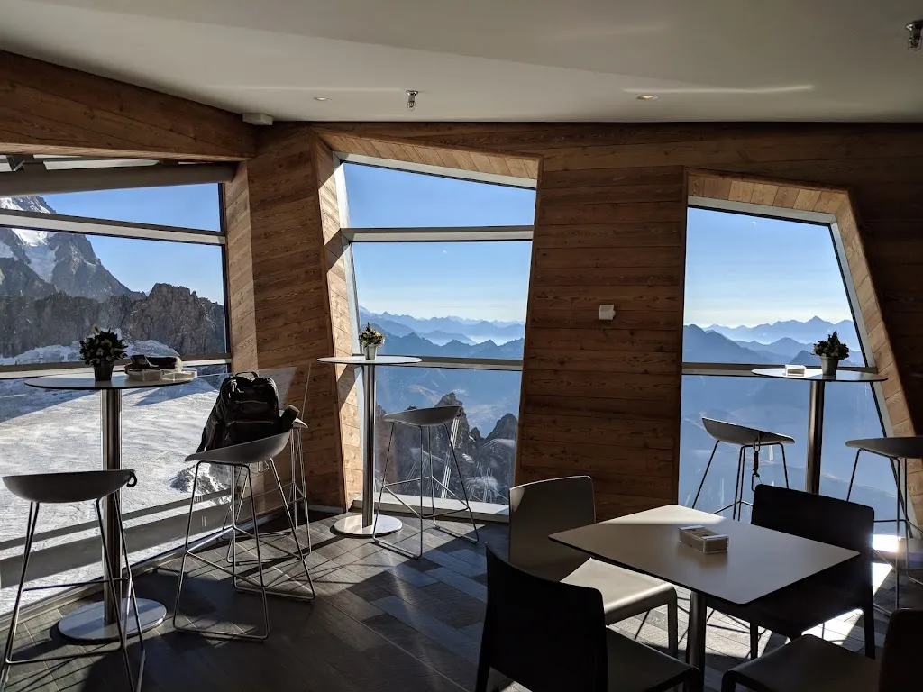 Kartell Bistrot Panoramic restaurant in Courmayeur